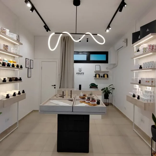 Otvaranje Aguarine prodavnice. Enterijer pre otvaranja.