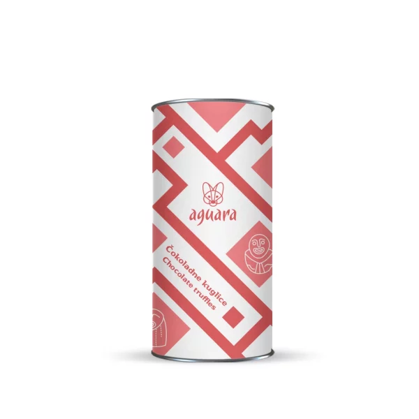 Tuba u kojoj se nalaze Aguara čokoladne kuglice sa badem pastom i bananm. Na etiketi se nalaze motivi Lepenskog vira.