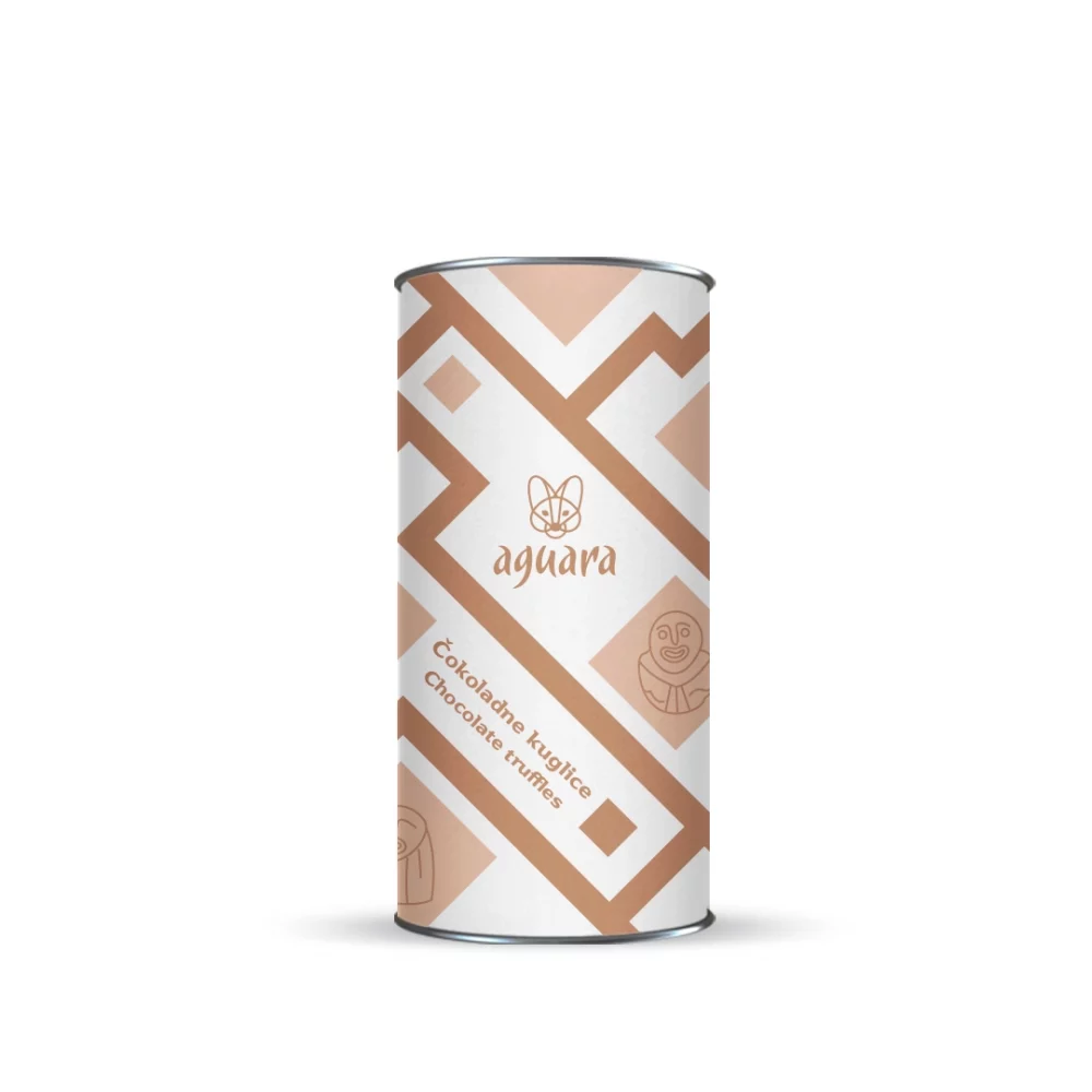 Tuba u kojoj se nalaze Aguara čokoladne kuglice sa badem pastom i bananom. Na etiketi se nalaze motivi Lepenskog vira.