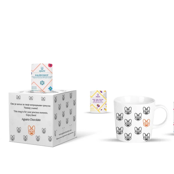 Set pakovanje u kojem se nalaze aguarina šolja za kakao i četiri mala pakovanja sirovog organskog kakao praha.