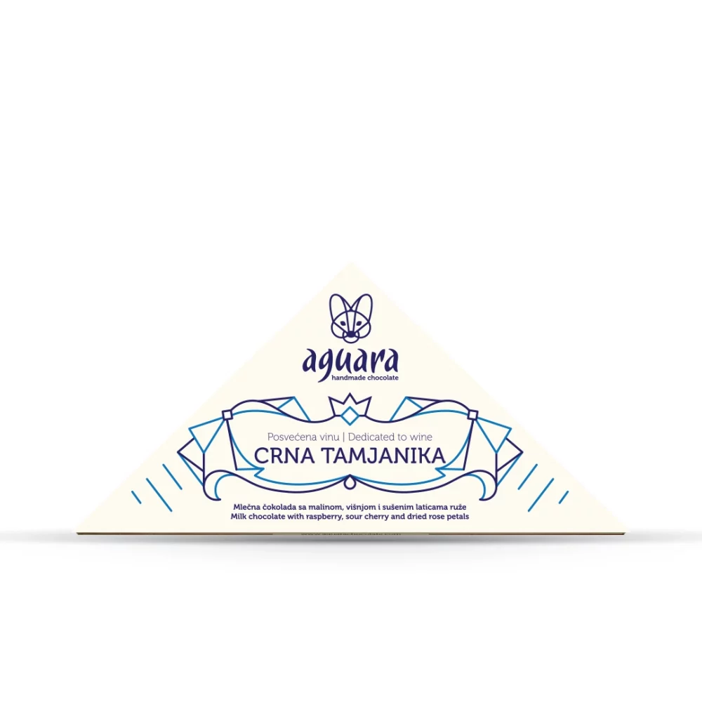 Trouglasta čokolada čokoladeposvećene vinu Crna tamjanika. Na ambalaži se nalaze linijski elementi koji predstavljaju elemente srpske tradicije.