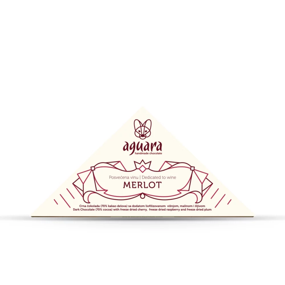 Trouglasta čokolada čokoladeposvećene vinu Merlo. Na ambalaži se nalaze linijski elementi koji predstavljaju elemente srpske tradicije.