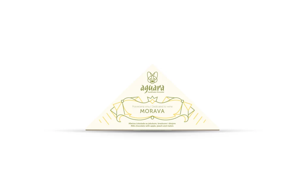 Trouglasta čokolada čokoladeposvećene vinu Morava. Na ambalaži se nalaze linijski elementi koji predstavljaju elemente srpske tradicije.