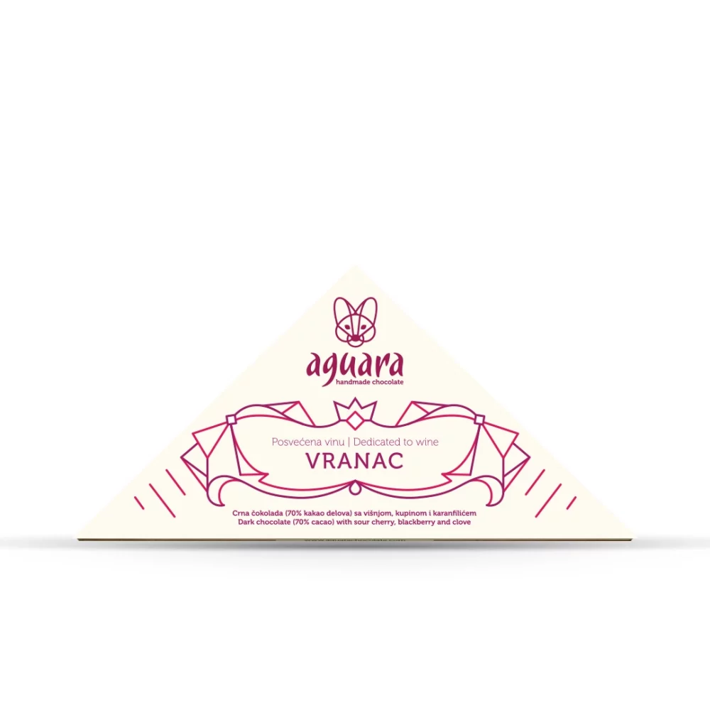 Trouglasta čokolada čokoladeposvećene vinu Vranac. Na ambalaži se nalaze linijski elementi koji predstavljaju elemente srpske tradicije.