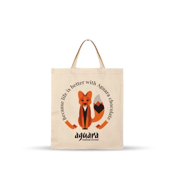 Aguara ceger Because life is better with Aguara chocolate fotografisan u studiju.