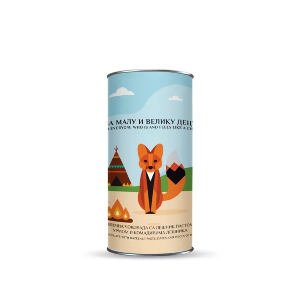 Tuba u kojoj se nalazi lomljena mlečna čokolada sa lešnikom. Na etiketi se nalaze aguara, indijanski šator i vatra.