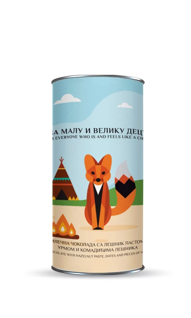 Tuba u kojoj se nalazi lomljena mlečna čokolada sa lešnikom. Na etiketi se nalaze aguara, indijanski šator i vatra.