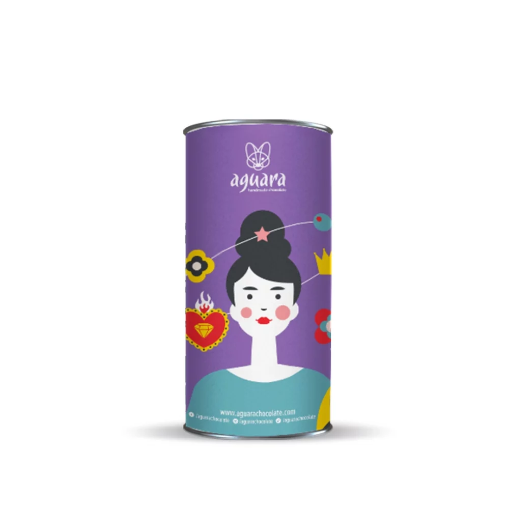 Aguara organski sirovi kakao prah sa organskim kokosovim mlekom u pakovanju sa etiketom žene inspirisane Fridom Kalo.