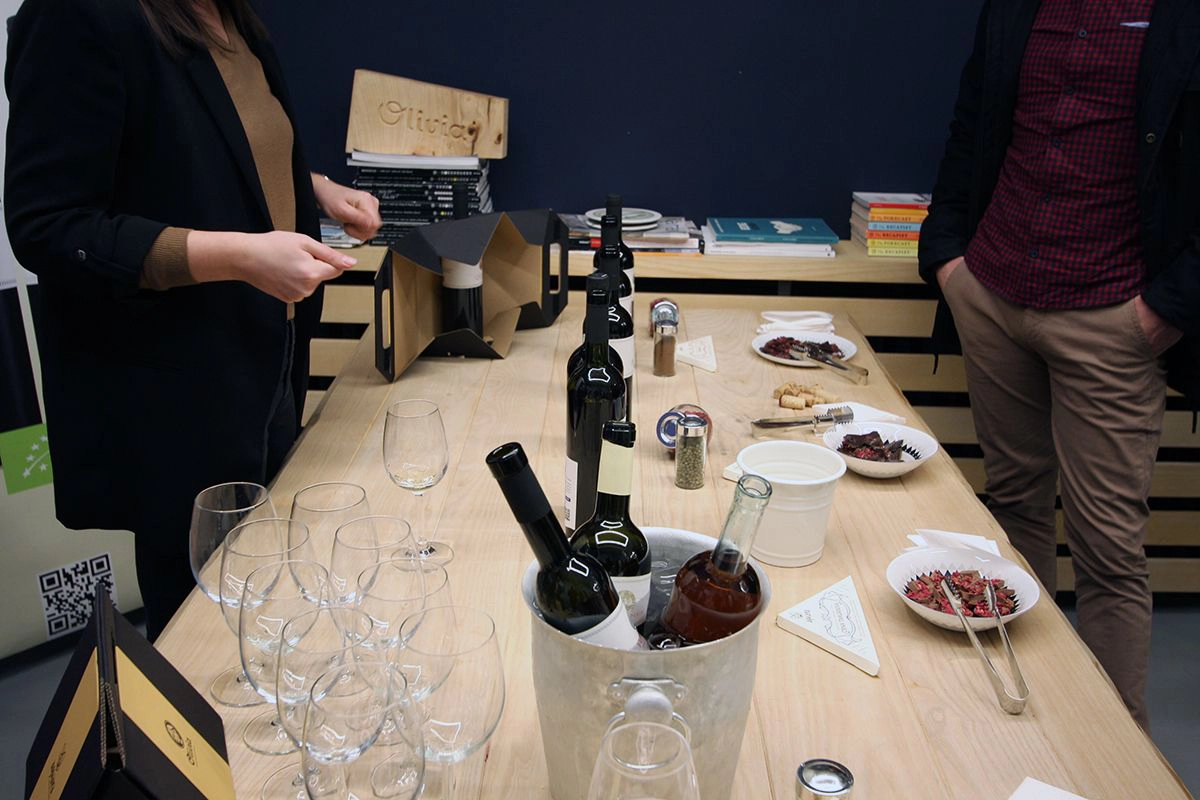 Olivia market degustacija Aguara čokolada sa vinima u prodajnom mestu Aguara čokolada , Vračar, Beograd