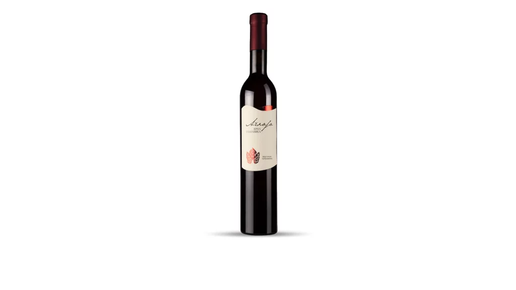 Flaša vina Crna Tamjanika vinarije Aglaja. U pitanju je polusuvo crveno vino koga karakteriše muskatni karakter i autohtono poreklo iz Negotinske krajine.